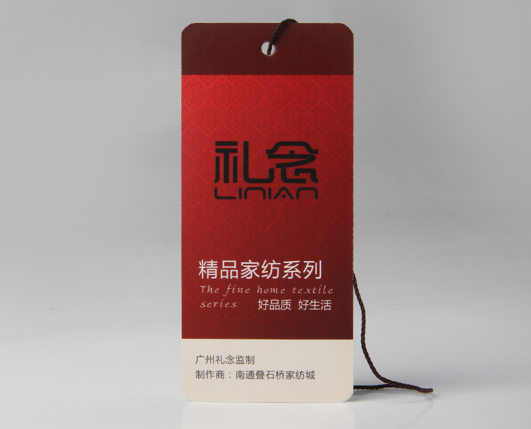 衣服吊牌在定做時出幺蛾子，制造商這樣做不懼怕劃痕